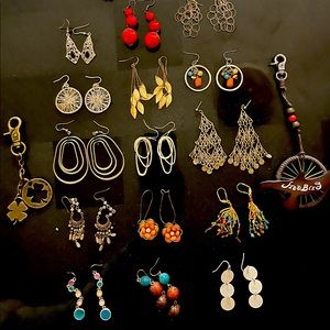 Jewerly, earrings, bracelets, key chains Everything included in both pictures.